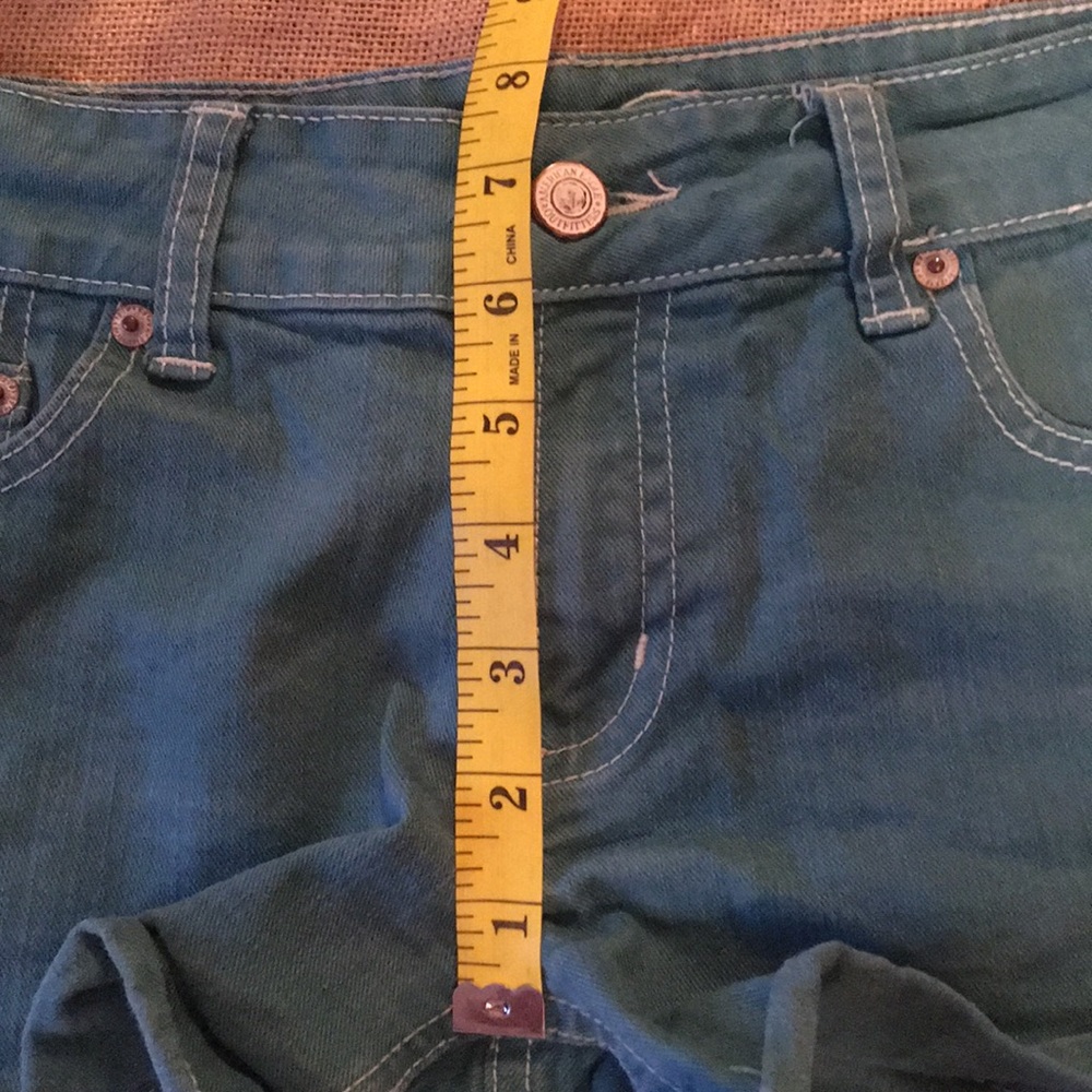 American Eagle Outfitters π¦
Green Cuffed Shorts 6 - Picture 4 of 8